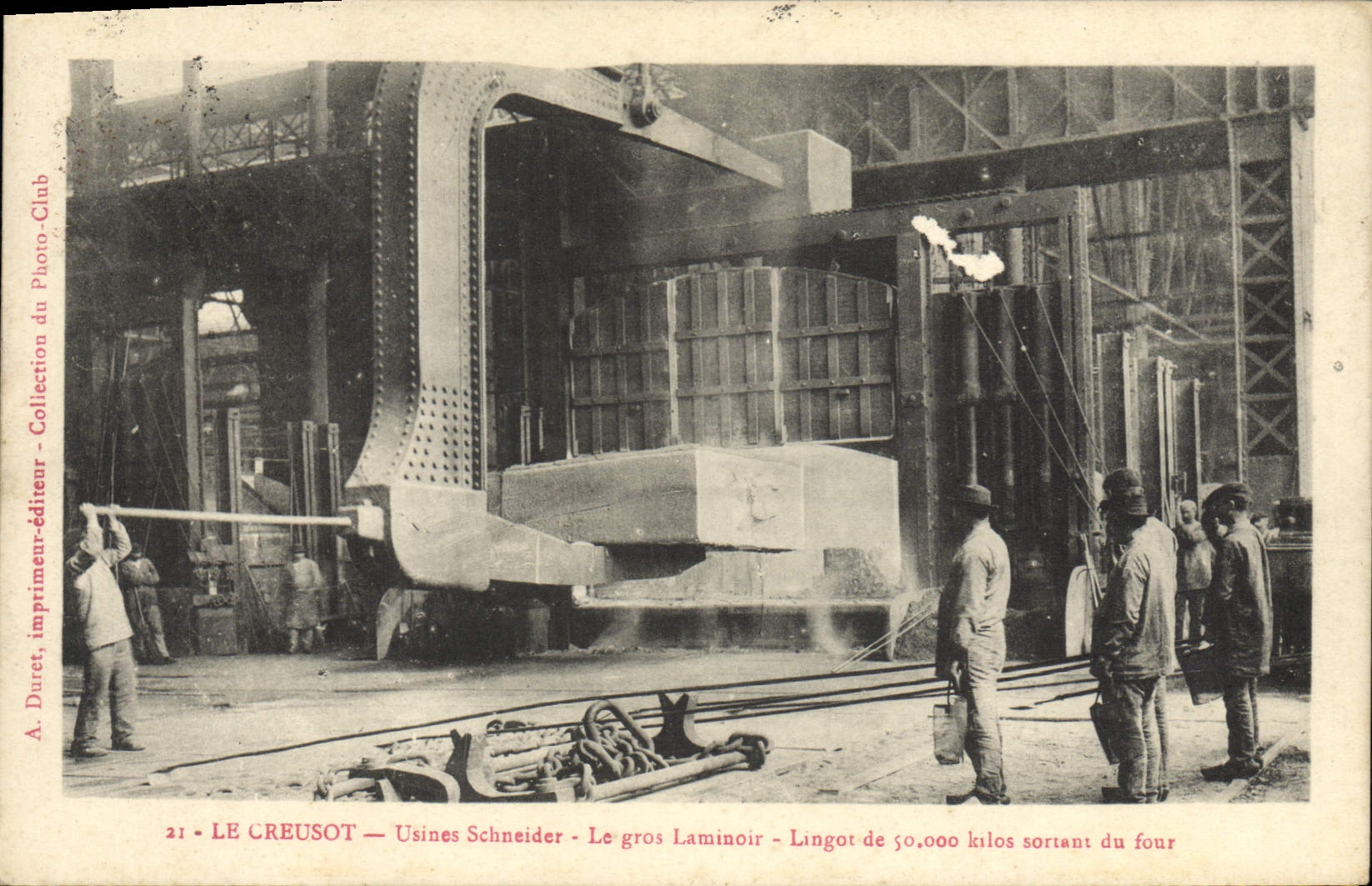 CPA Industrie Usines Schneider Le gros laminoir Lingot de 50000 kilos sortant du four