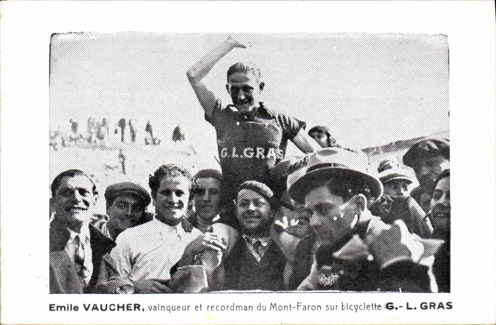 Ciclos de Velo de la POSTAL de la VENDIMIA que completan un ciclo a Emilio Vaucher victorioso y recordman del montaje de Faron en la bicicleta G L grasa