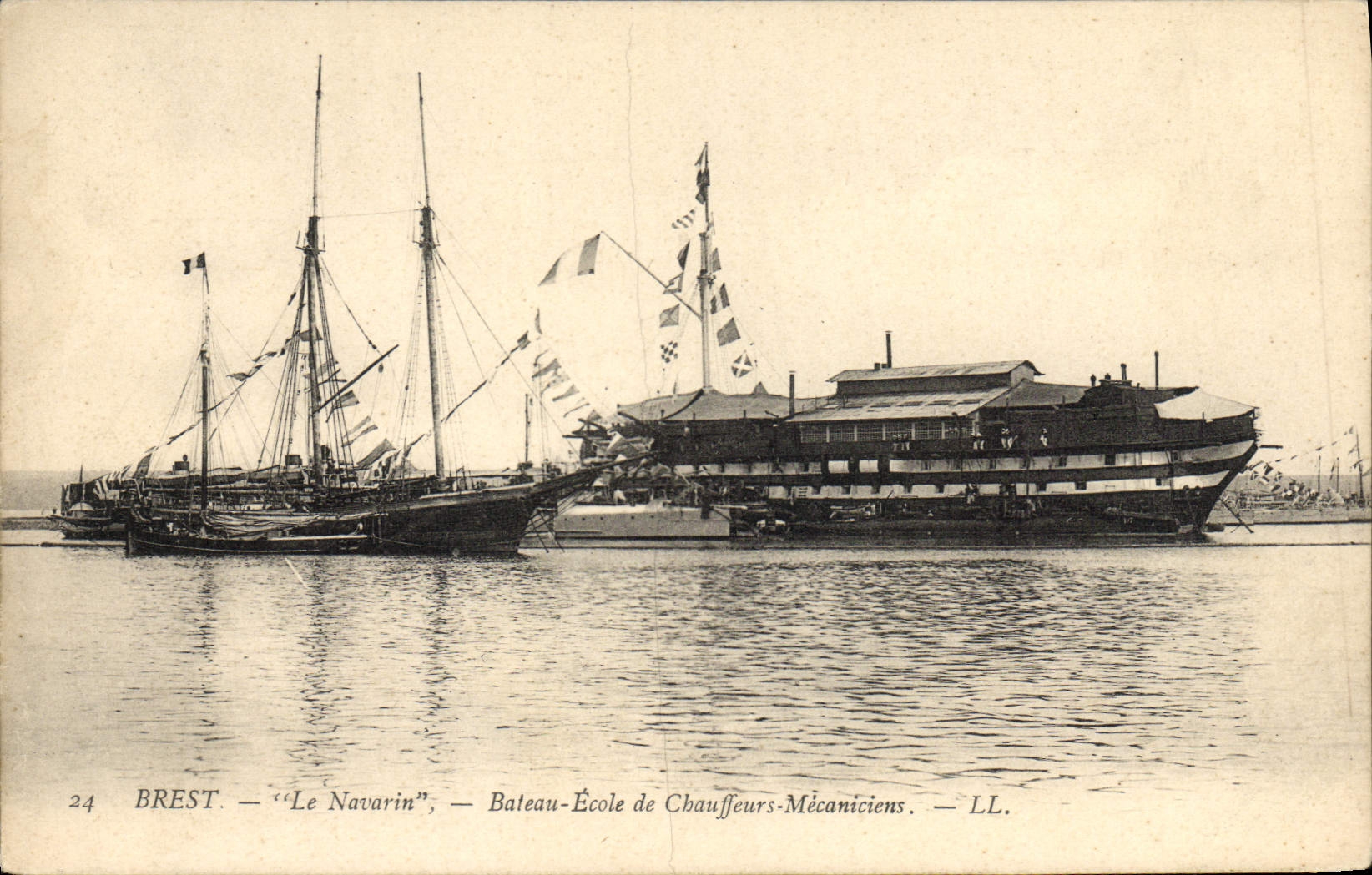 VINTAGE POSTCARD Sailing Boat Brest Navarin Boat School of drivers mechanics