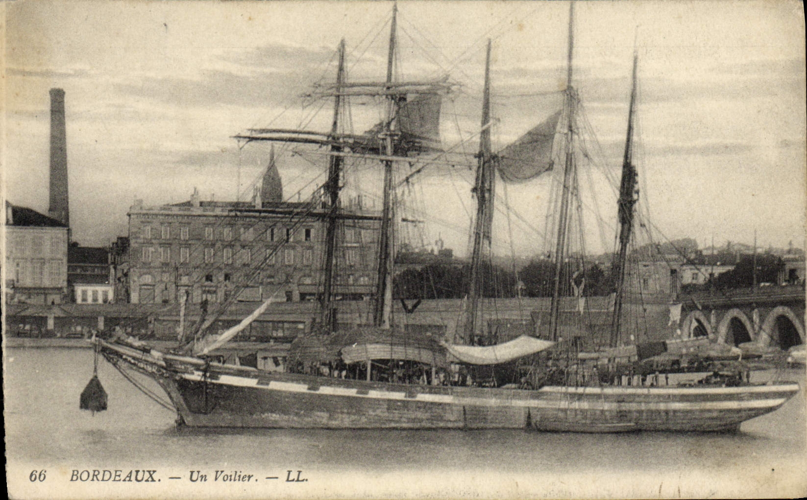 VINTAGE POSTCARD Sailing Boat Bordeaux a sailing ship