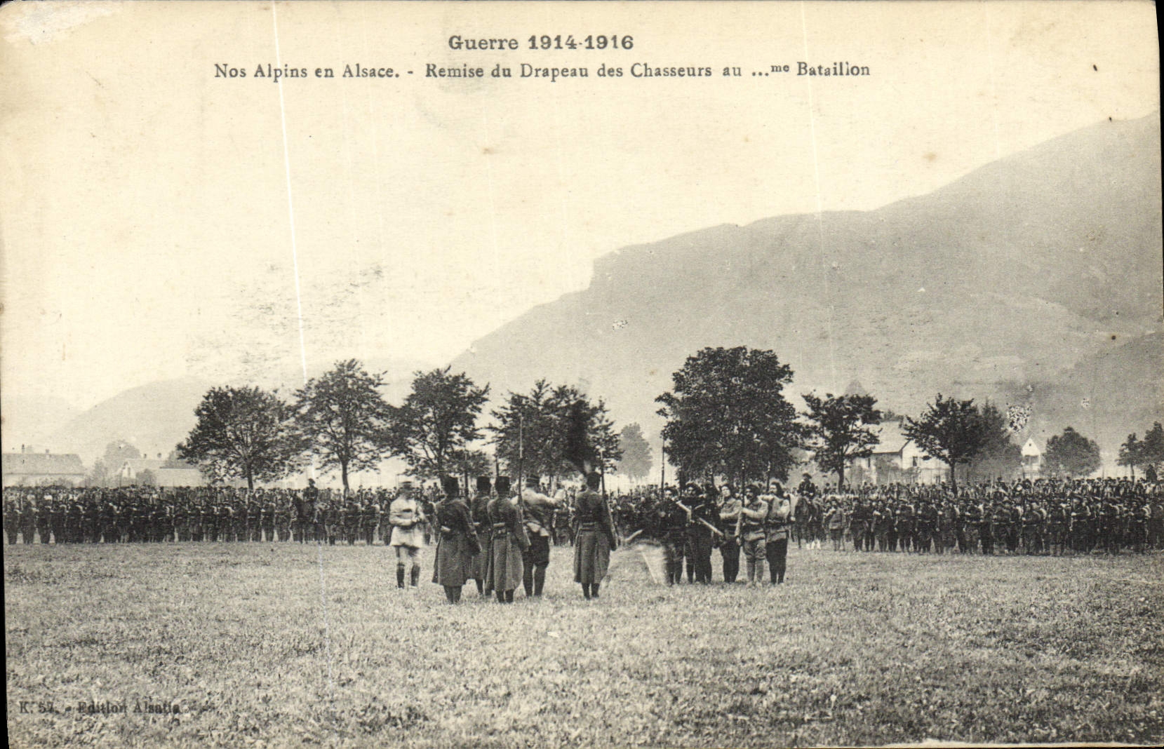 CPA Militaria Nos alpins en Alsace Remise du drapeau des Chasseurs Alpins 