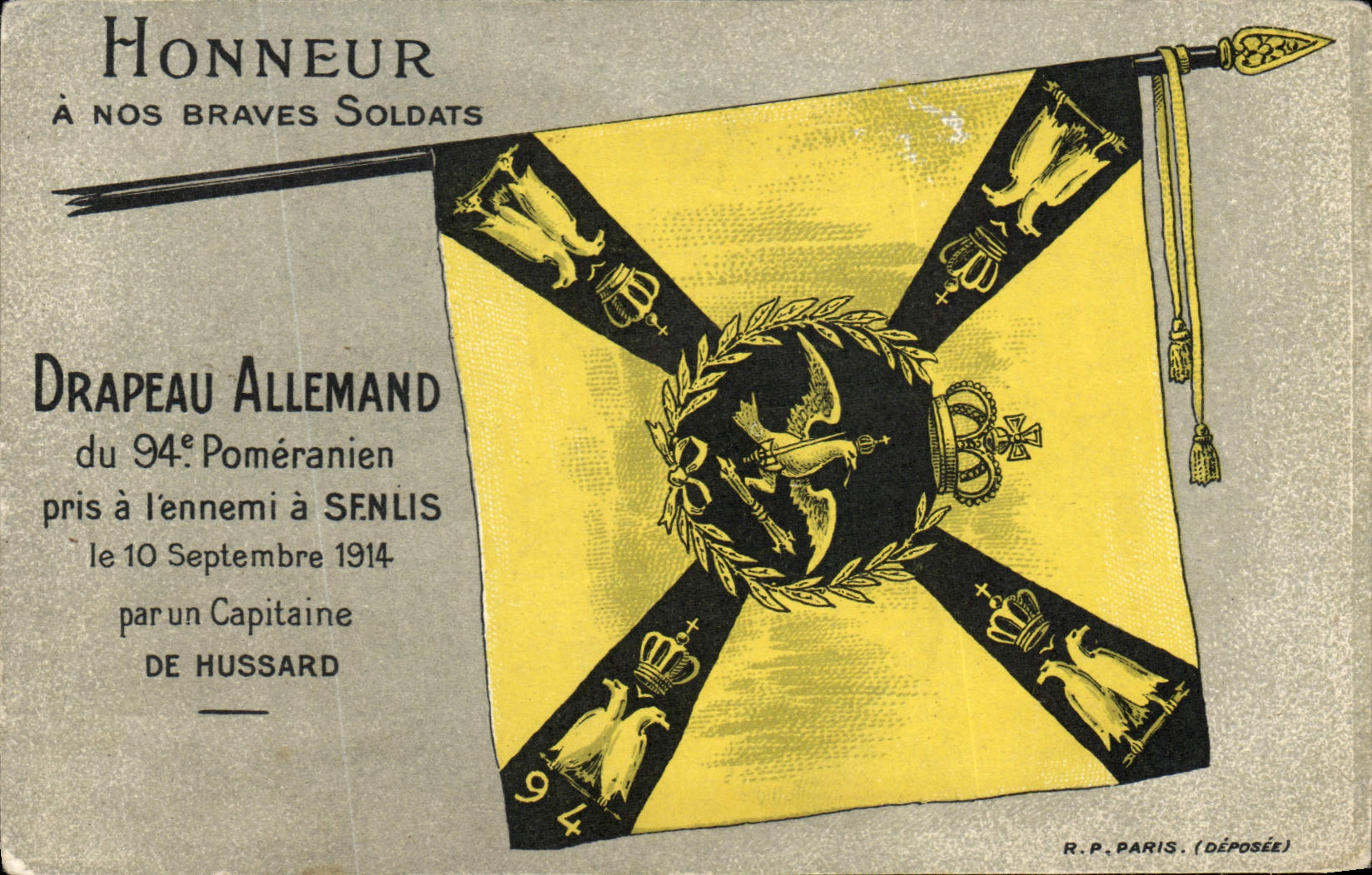 CPA Militaria Drapeau allemand du 94eme Pomeranien pris a l'ennemi a Senlis Capitaine de Hussard