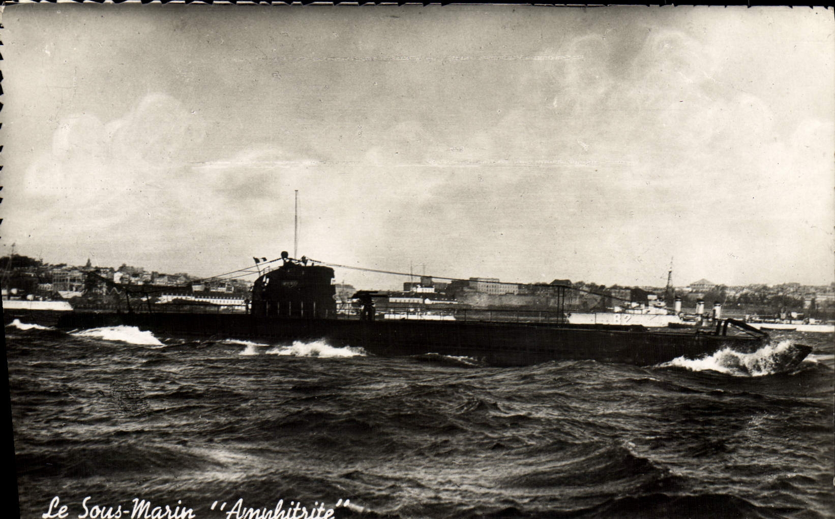 VINTAGE POSTCARD Boat Underwater Submarine Amphitrite