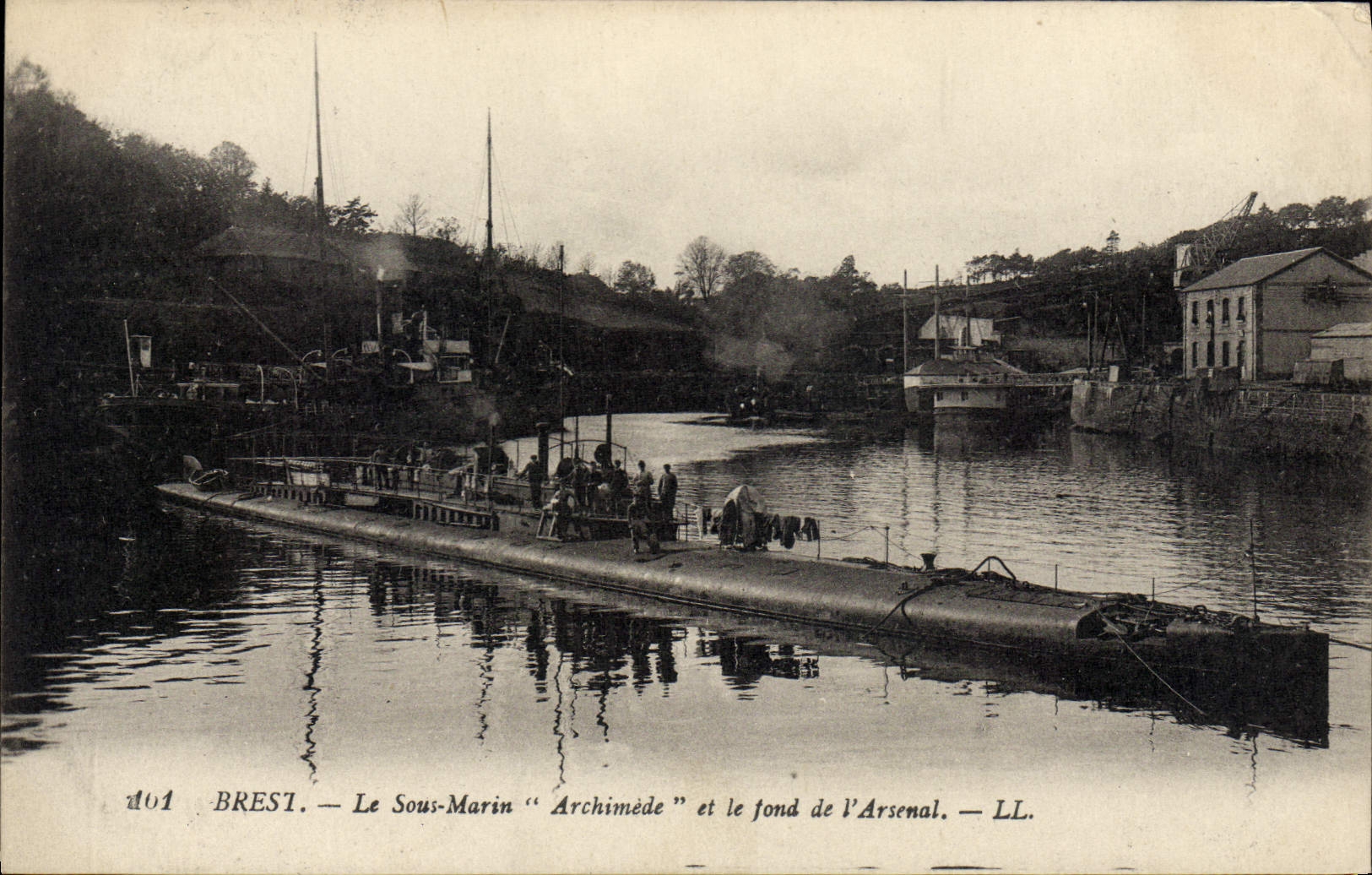 VINTAGE POSTCARD Boat Underwater Submarine Archimedes and bottom of the arsenal