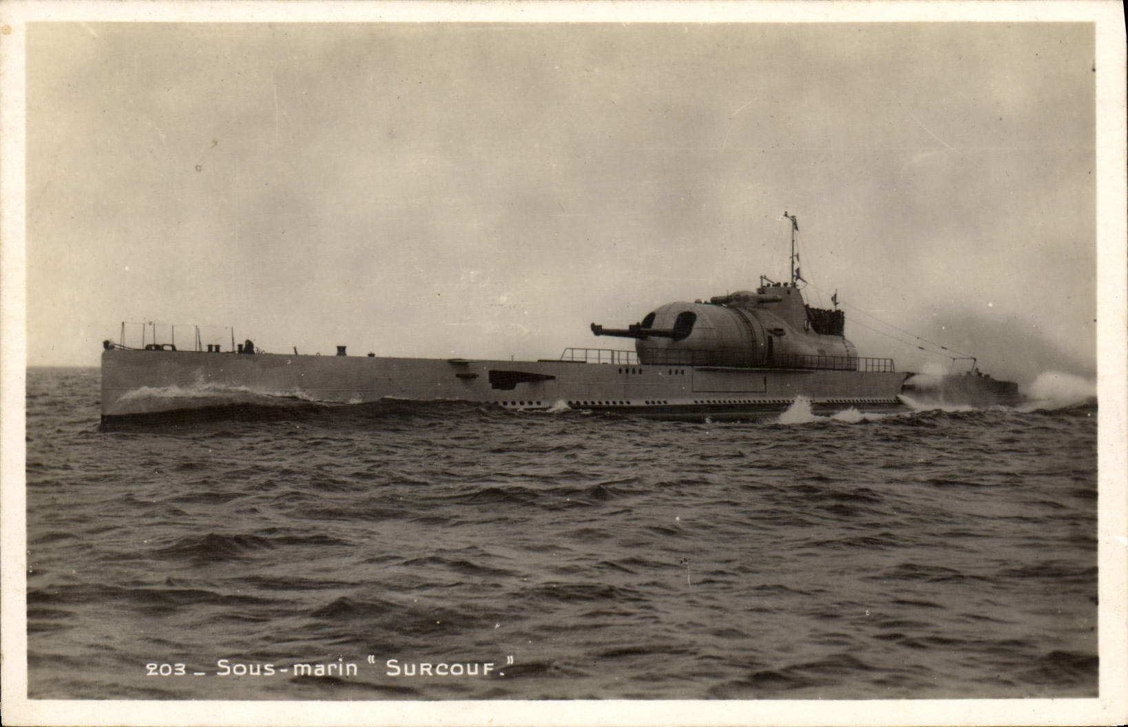 VINTAGE POSTCARD Boat Underwater Submarine Surcouf