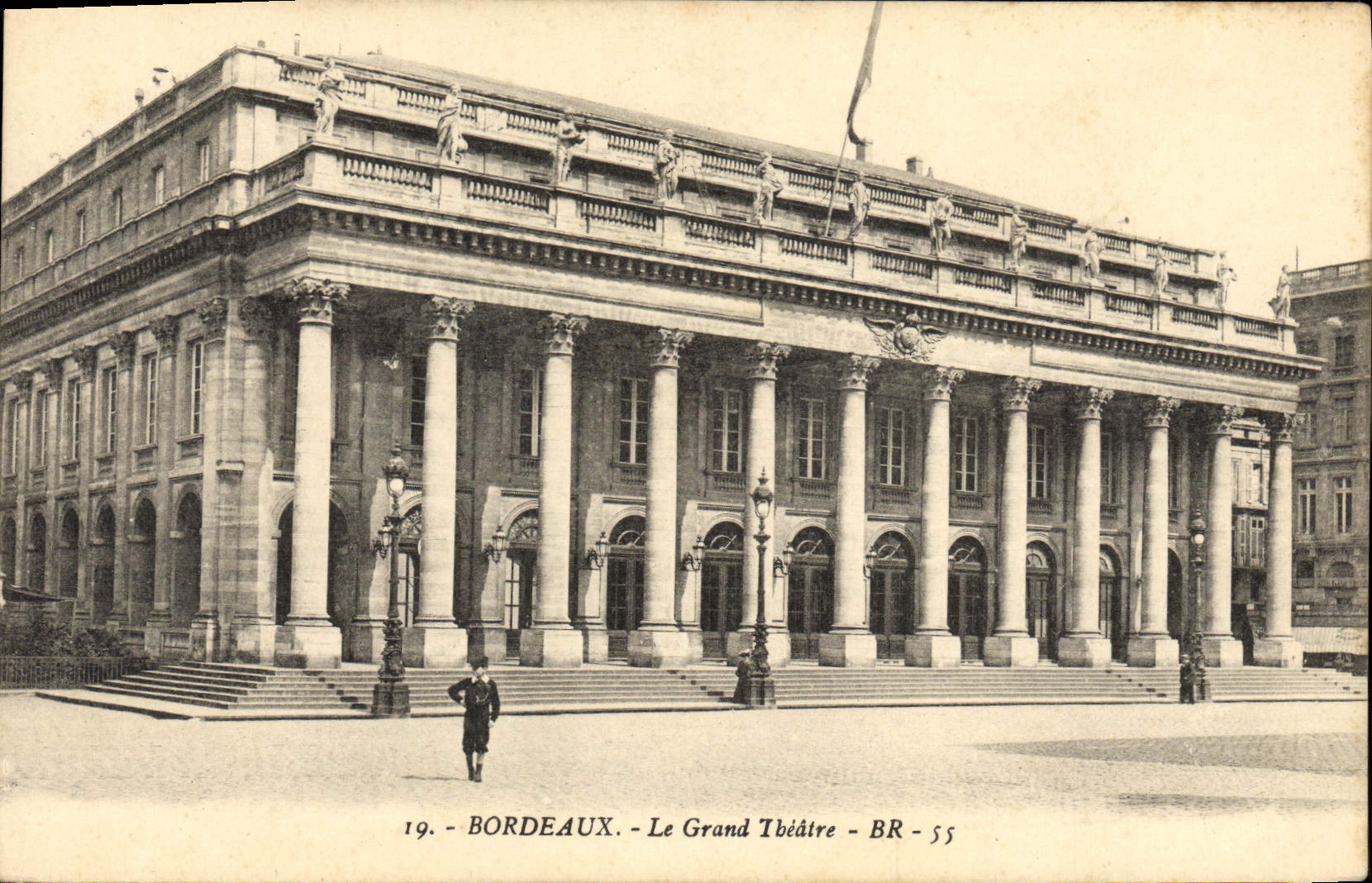 VINTAGE POSTCARD the Bordeaux theater