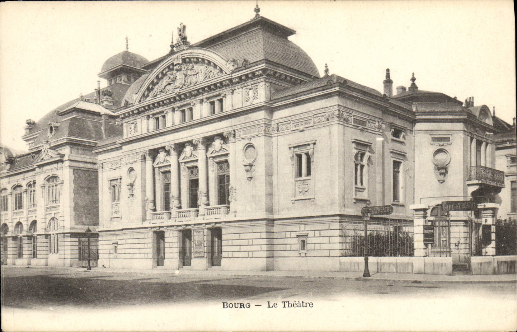 CPA Le theatre Bourg