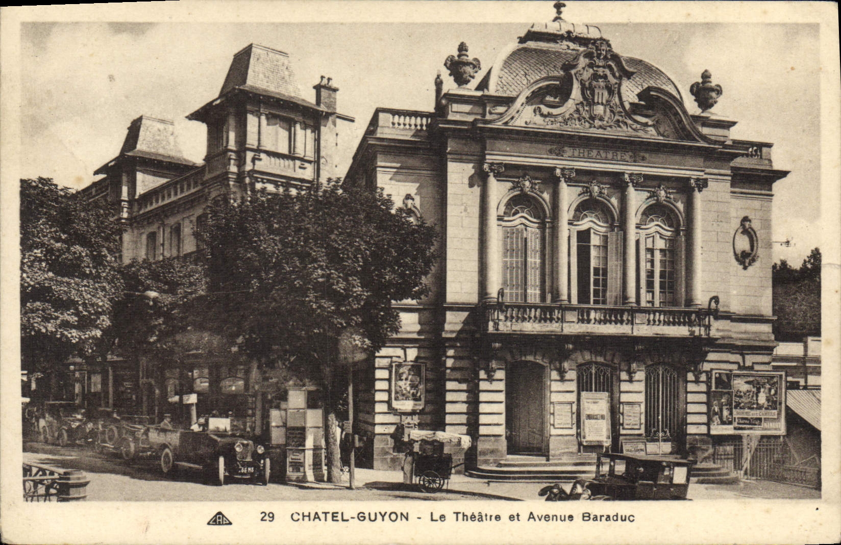 CPA Chatel-Guyon Le theatre et avenue Baraduc