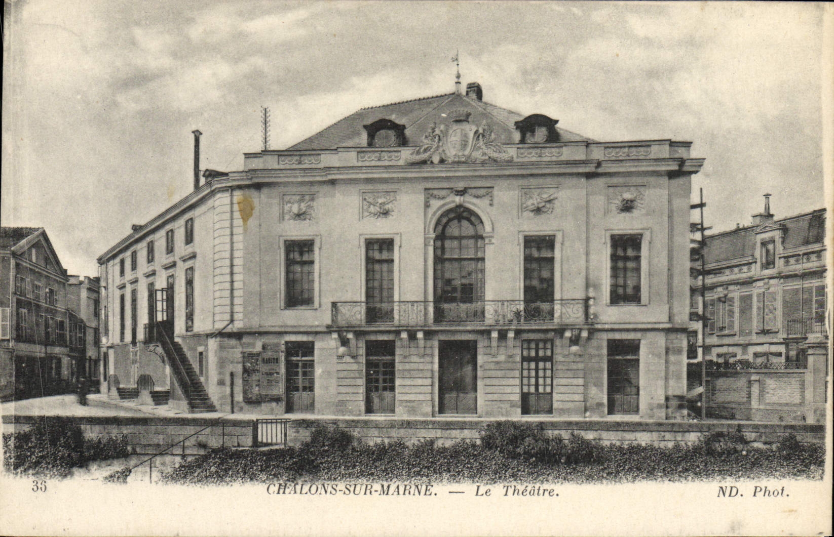 CPA Chalons sur Marne Le theatre 