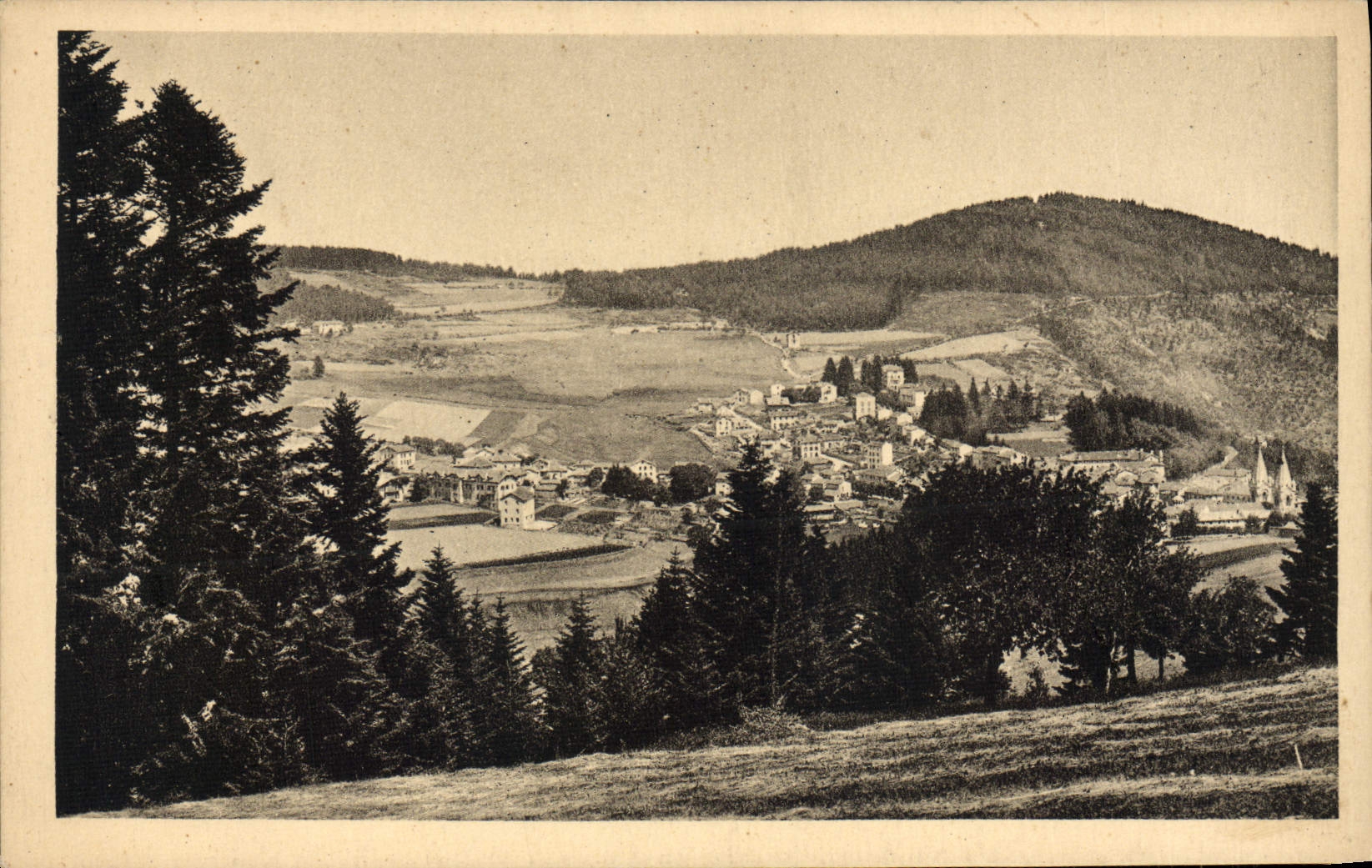 CPA La Louvesc Vue Generale Grand Lieu Quartier de fontaine et Mont Chaix