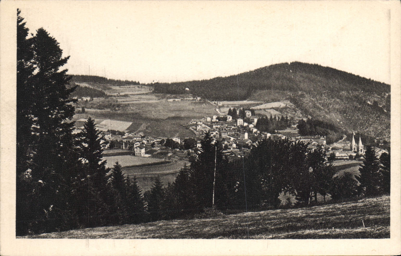 CPA La Louvesc Vue Generale Grand Lieu Quartier de la fontaine et Mont Chaix