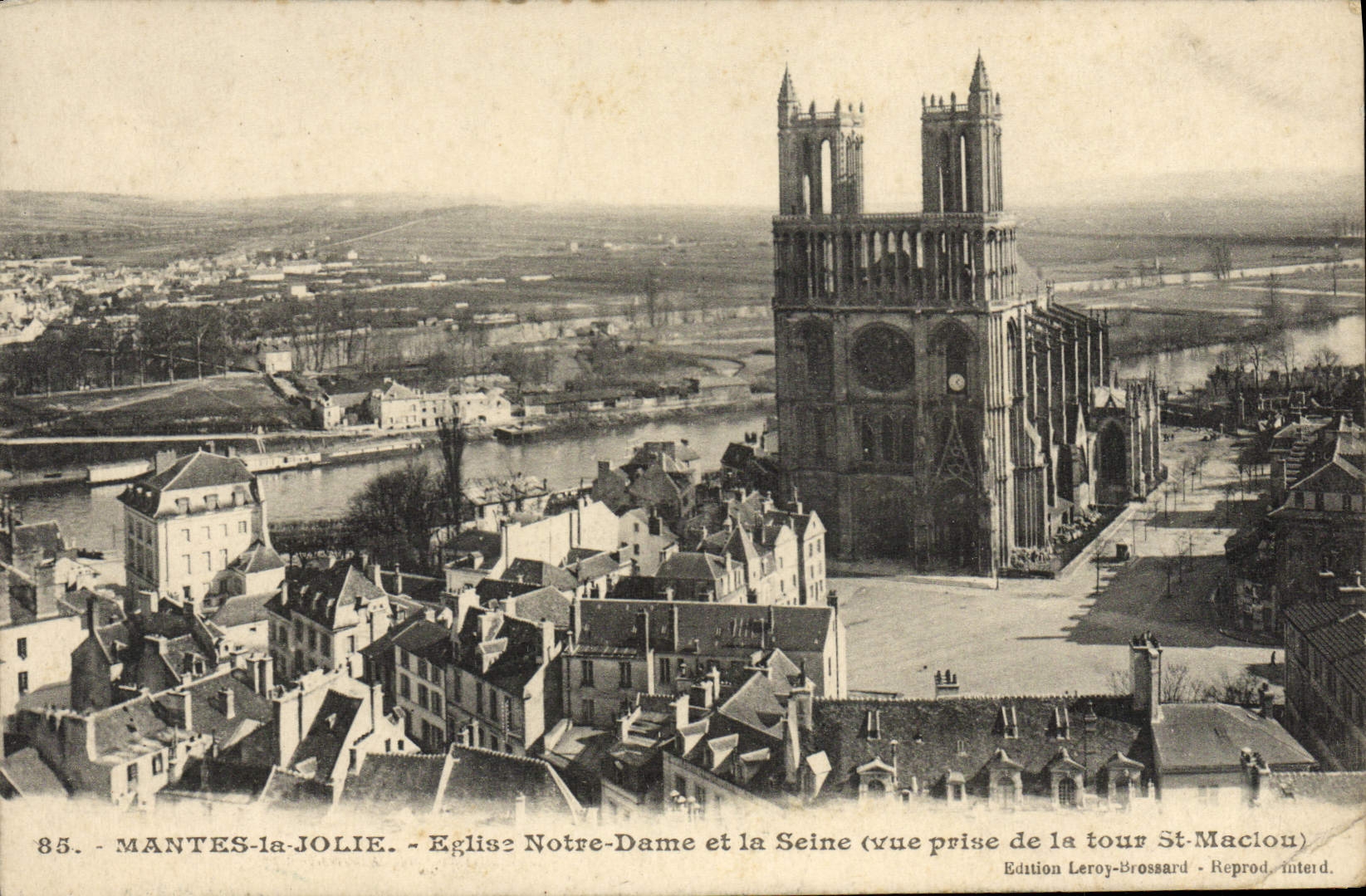 CPA Mantes la Jolie Eglise Notre Dame Dame et la Seine Vue prise de la tour de St Maclou