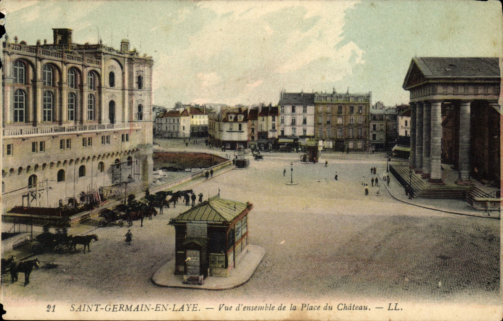 CPA Saint Germain En Laye Vue d'Ensemble de la Place du Chateau