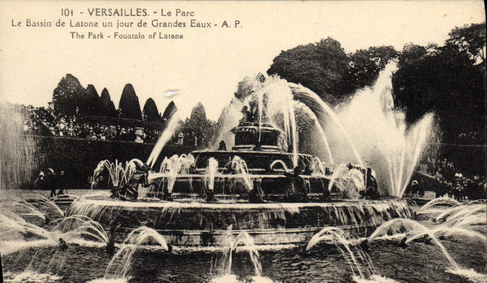VINTAGE POSTCARD Versailles the Park the Basin of Latone one day of large water