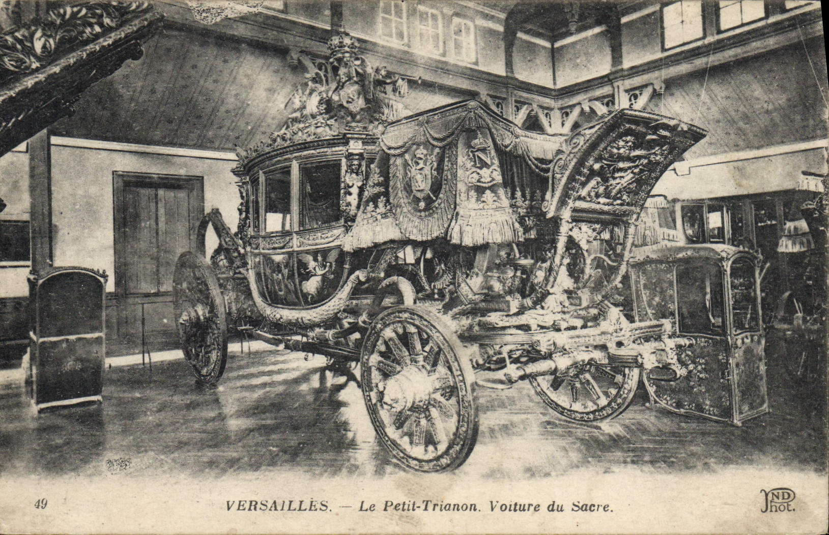 La POSTAL Versalles pequeño Trianon de la VENDIMIA transporta la consagración