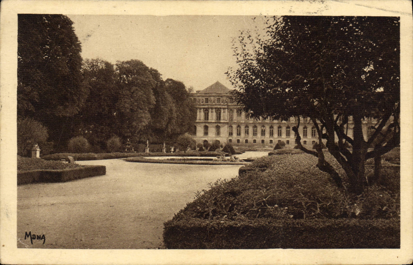 POSTAL Versalles de la VENDIMIA el castillo vista de los pisos del norte