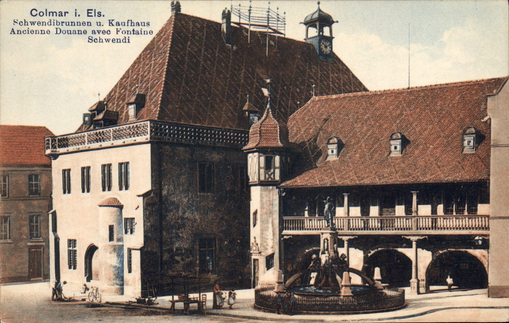 Aduanas de Colmar de las aduanas de la POSTAL de la VENDIMIA viejas con la fuente de Schwendl