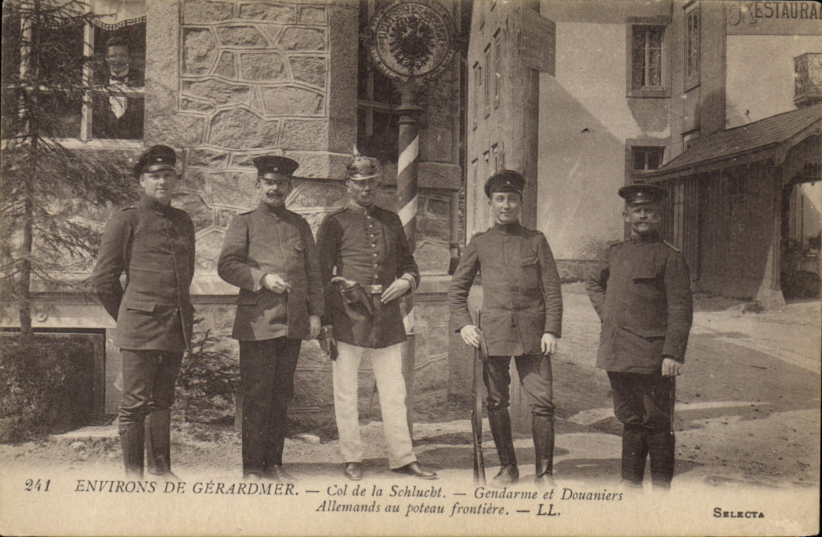 Alrededores de las aduanas de la POSTAL de la VENDIMIA del collar de Gerardmer del gendarme de Schlucht y de los oficiales de aduanas alemanes con la frontera del poste