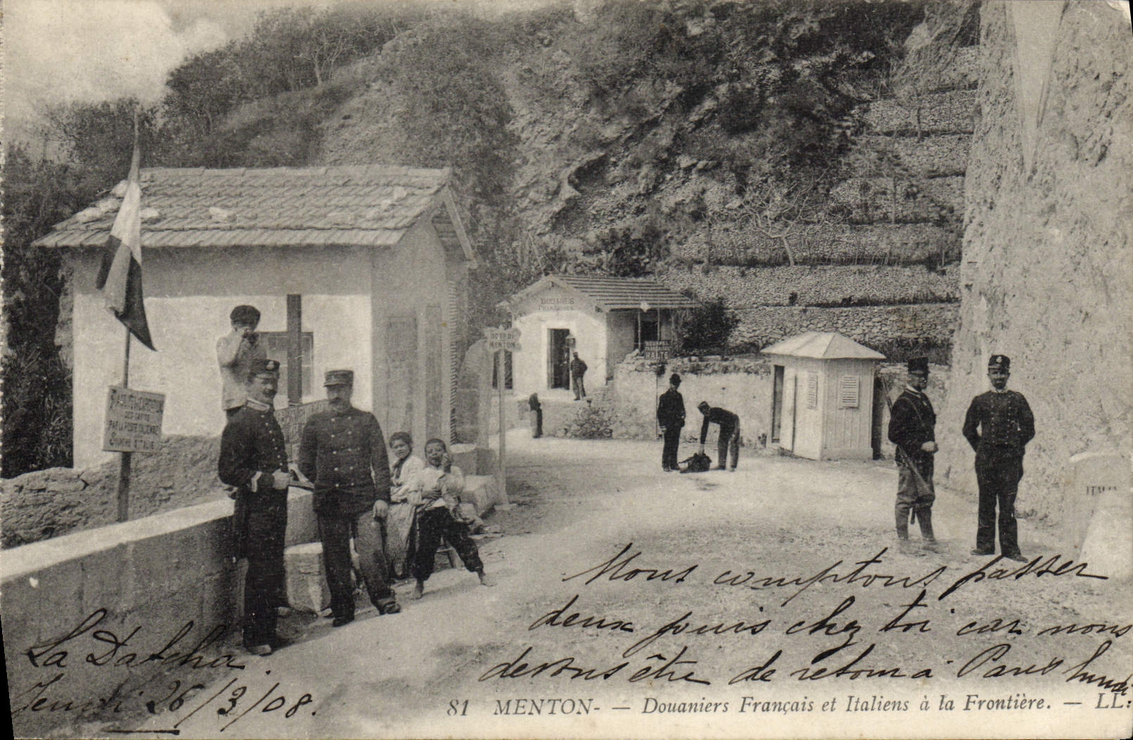 CPA Douanes Menton Douaniers francais et italiens a la frontiere