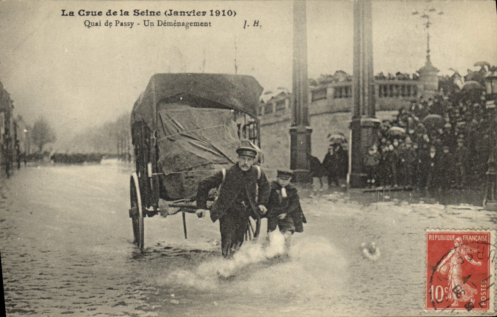 CPA La crue de la Seine Quai de Passy Un demenagement 