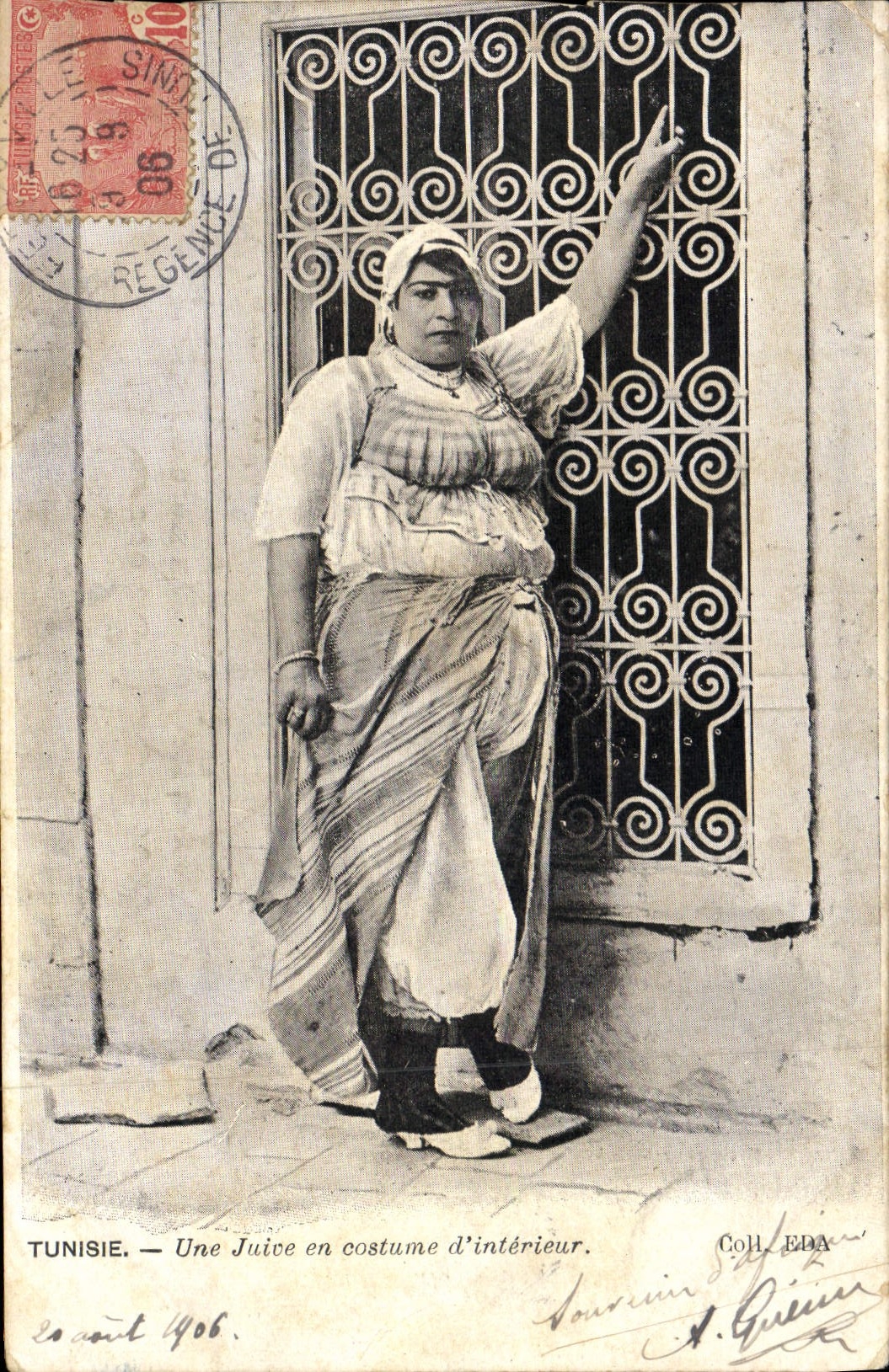 CPA Judaica Juif Judaïca Tunisie Une juive en costume d'interieur