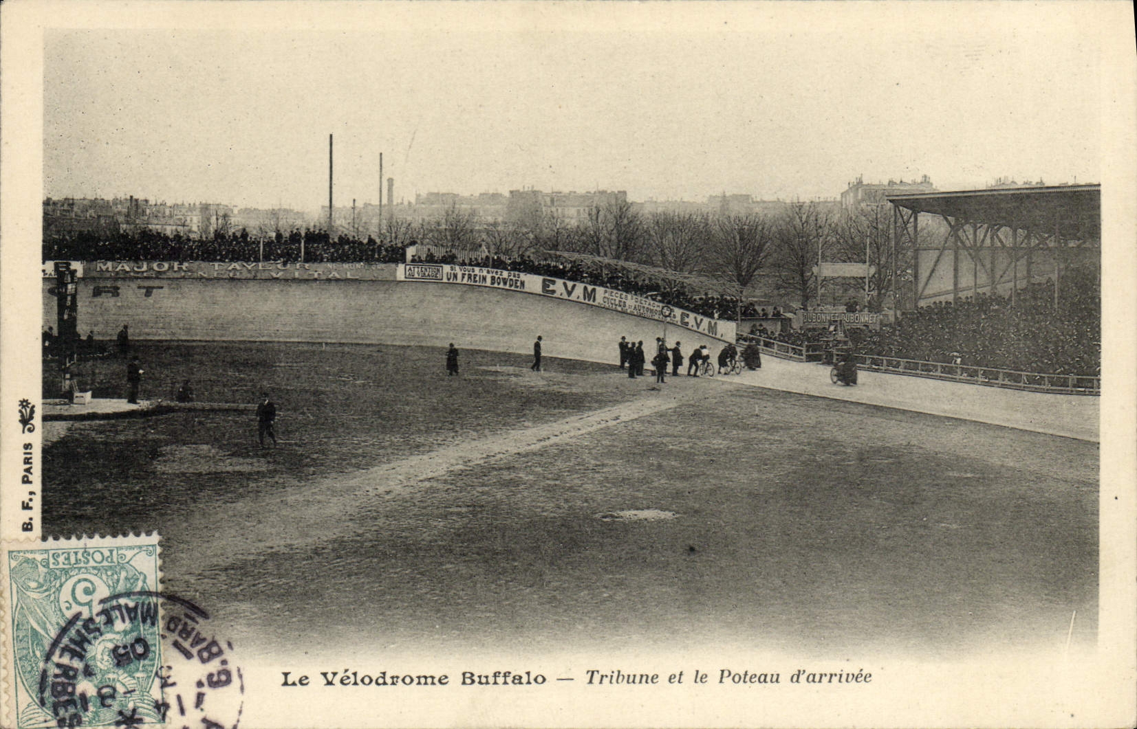 VINTAGE POSTCARD Velo Cycles Cycling Cycle-racing track Buffalo Tribune and the winning post