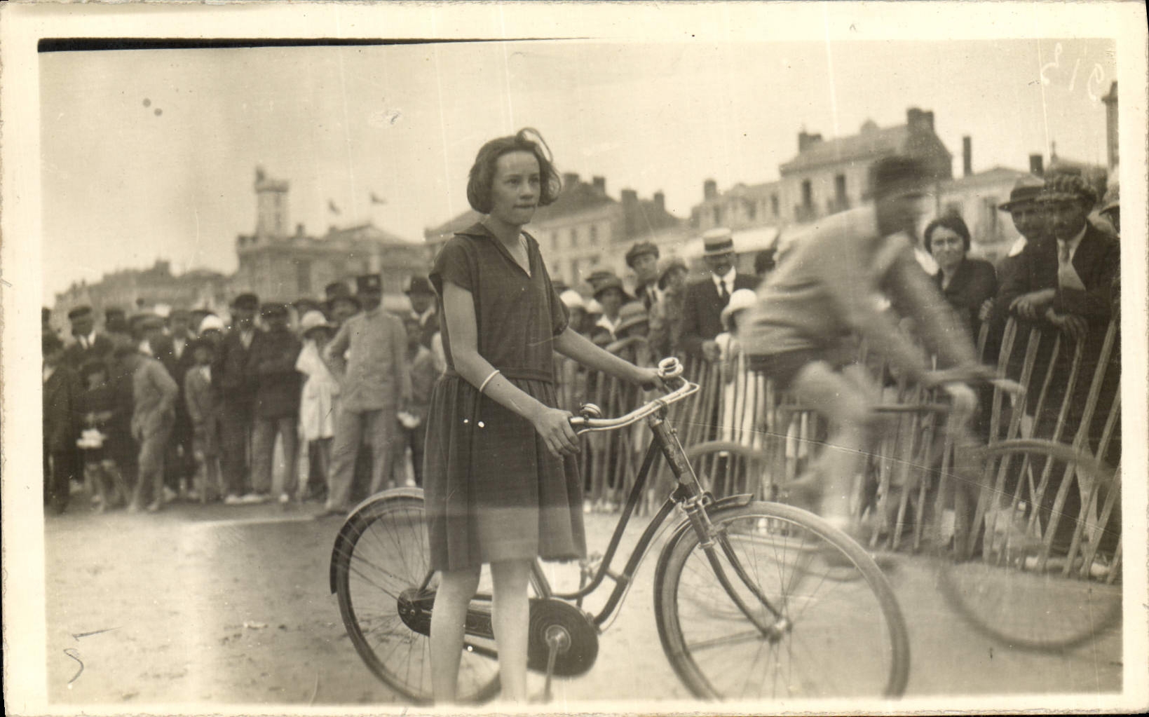 Real photo Velo Cycles Cycling Child