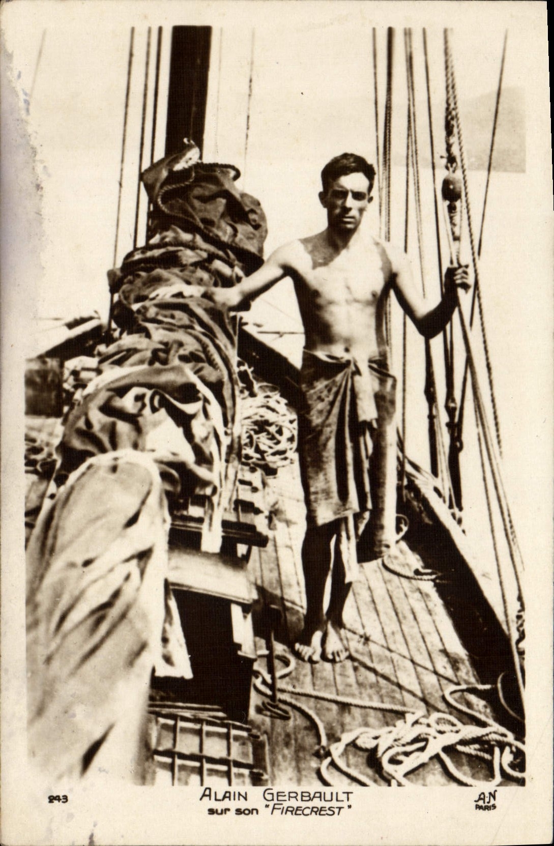 VINTAGE POSTCARD Sailing Boat Alain Gerbault on his Firecrest