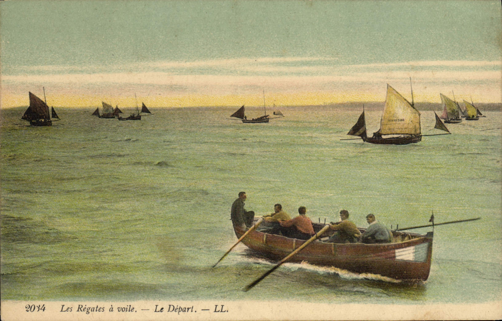 VINTAGE POSTCARD Sailing Bateau the regattas has veil the departure