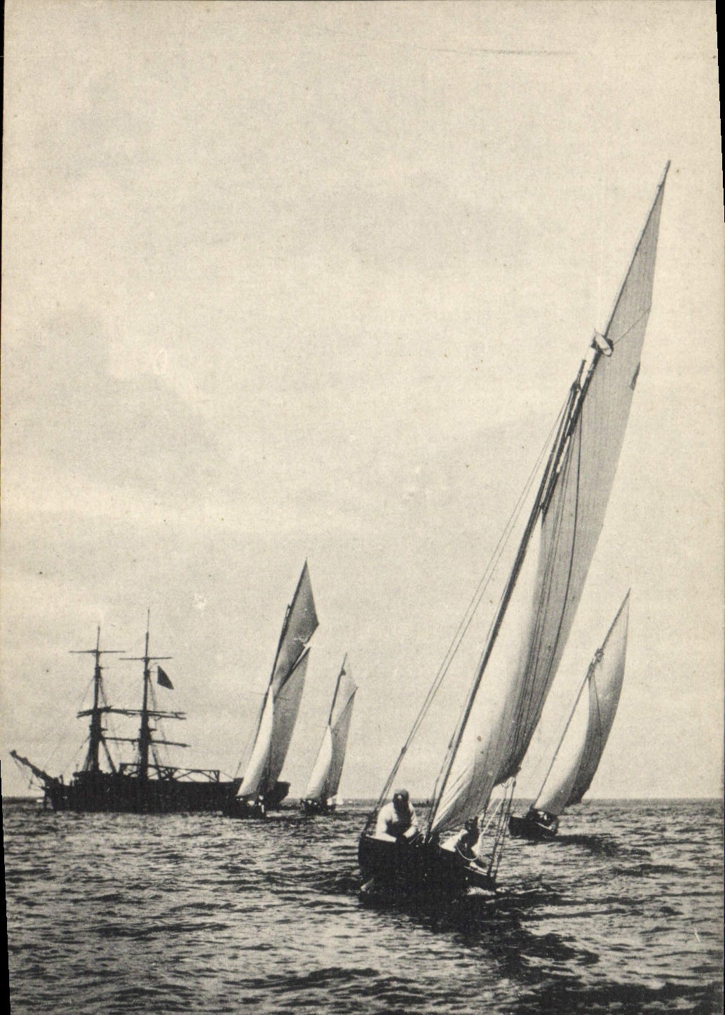 VINTAGE POSTCARD Sailing Bateau Arcachon has regatta
