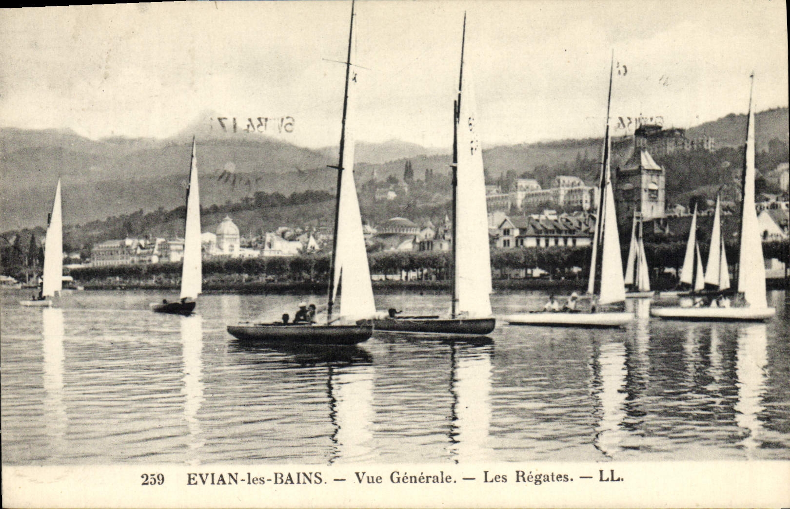 CPA Bateau Voilier Evian les Bains Vue generale Les regates