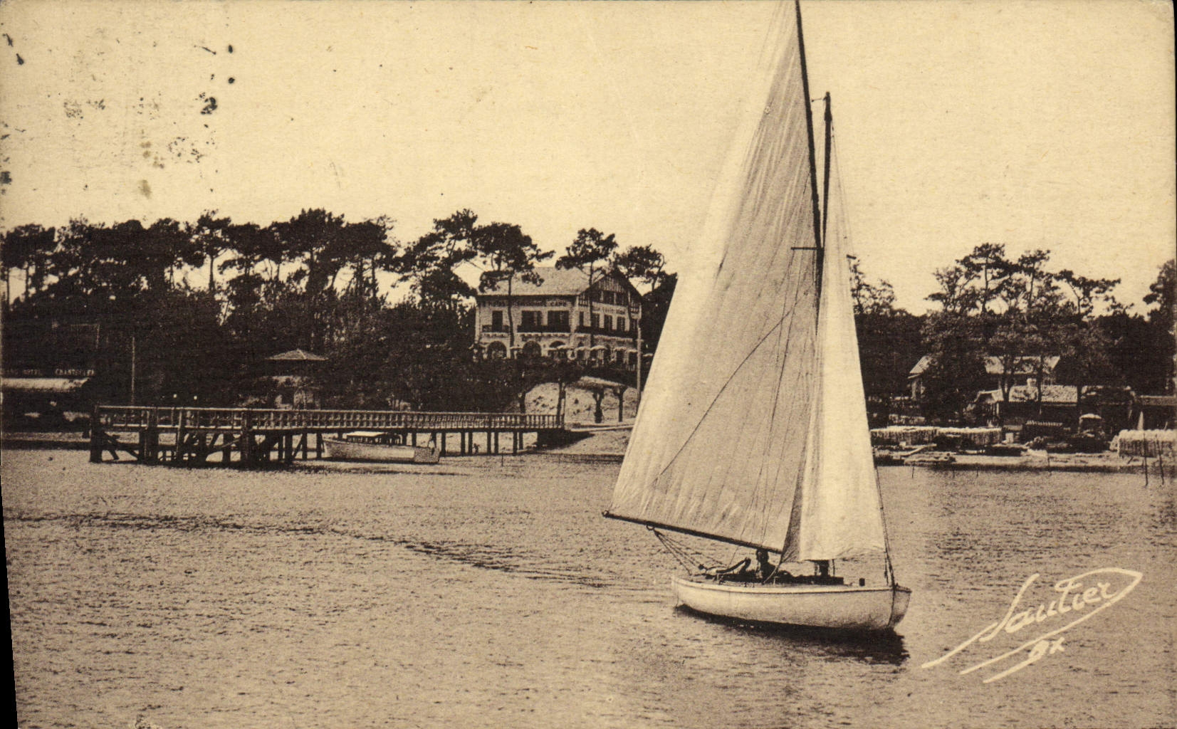 VINTAGE POSTCARD Sailing Boat Basin of Arcachon Unloading dock and the hotel Restoring Bellevue