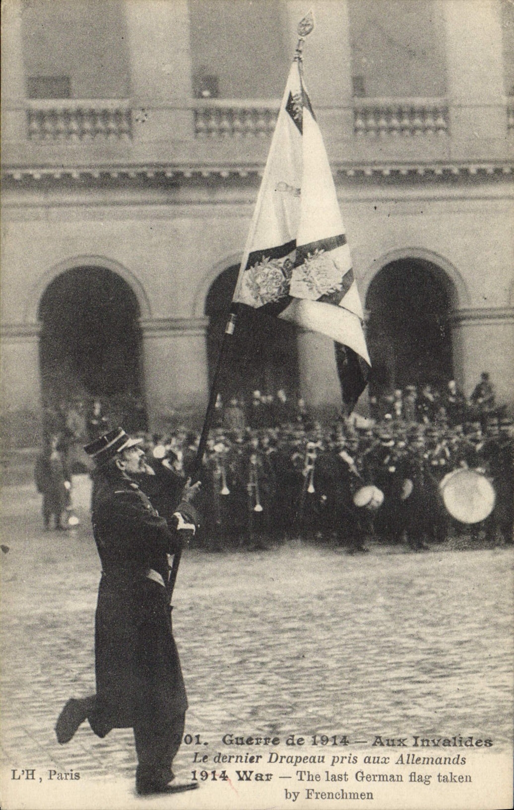 VINTAGE POSTCARD Militaria With the Paris Invalids the last flag taken to the Germans