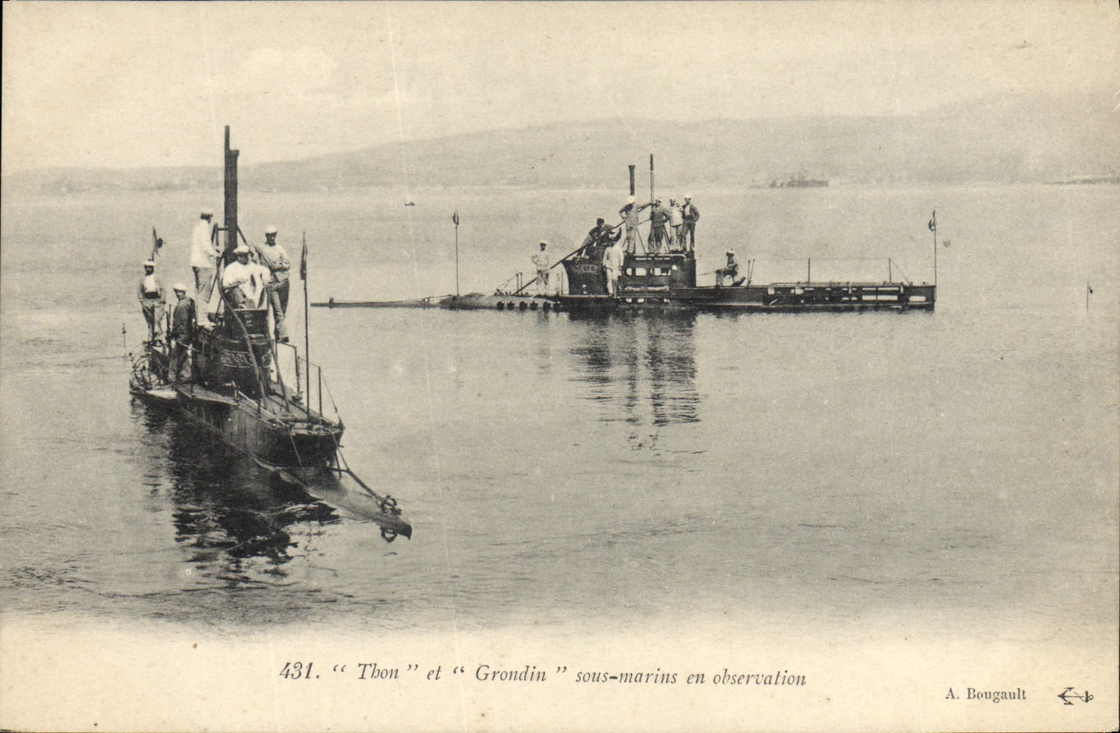 VINTAGE POSTCARD Boat Underwater Submarine Tuna and Gurnard submarines in observation