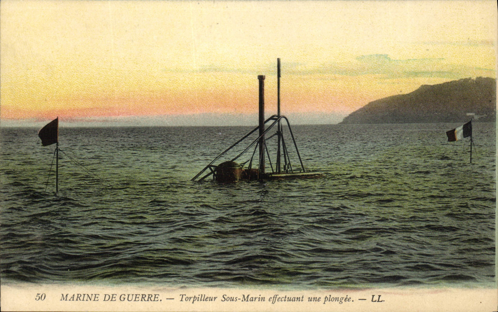 CPA Bateau Sous marin Sous-marin Torpilleur sous-marin effectuant une plongee