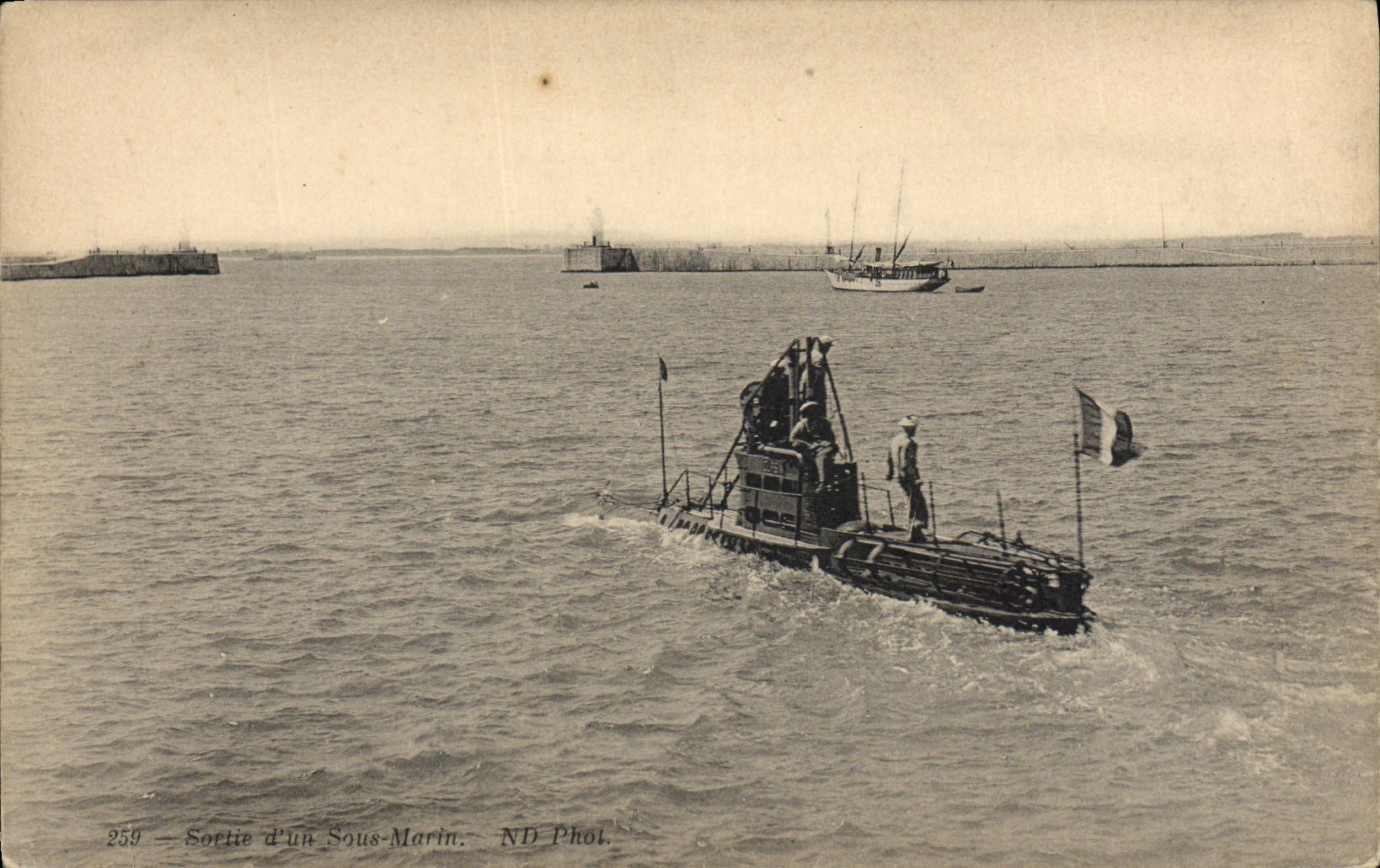 VINTAGE POSTCARD Boat Underwater Submarine Exit