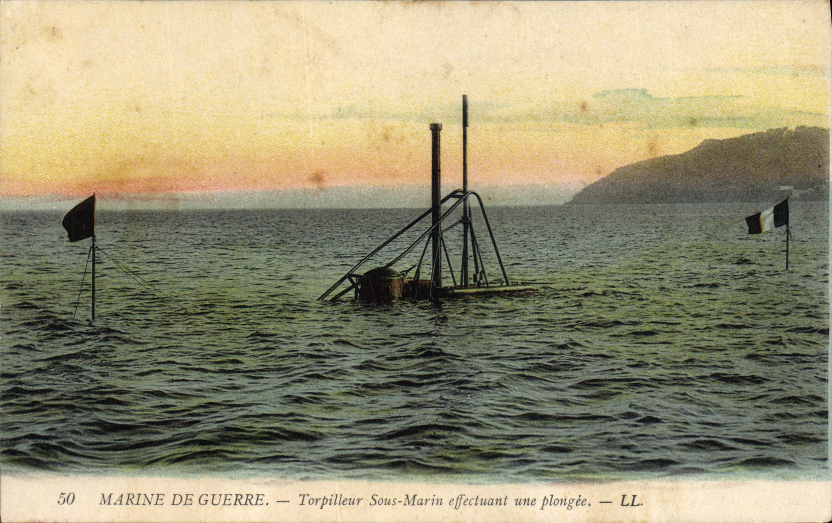 CPA Bateau Sous marin Sous-marin Torpilleur sous marin effectuant une plongee