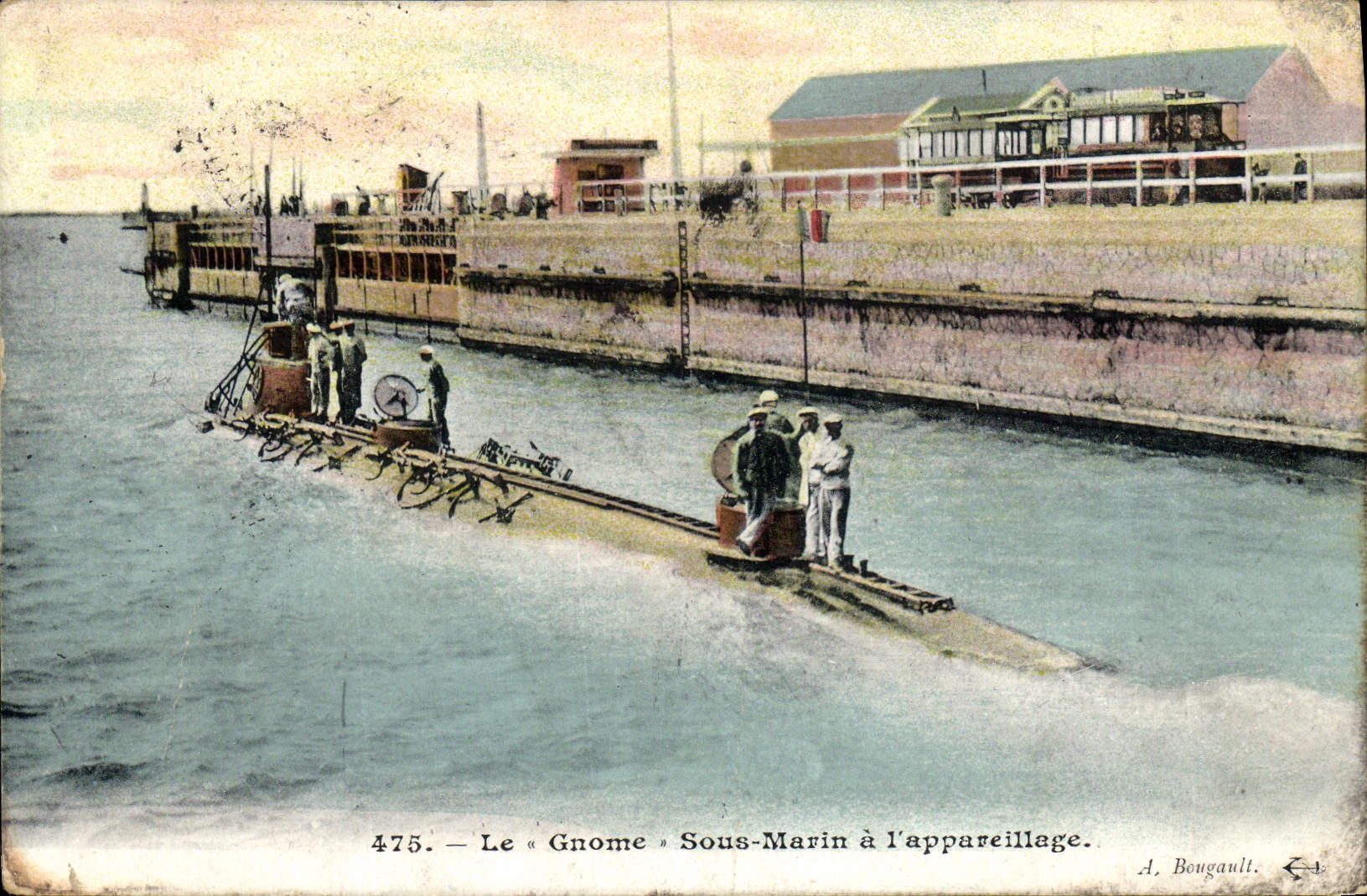 CPA Bateau Sous marin Sous-marin Gnome Sous marin a l'appareillage 