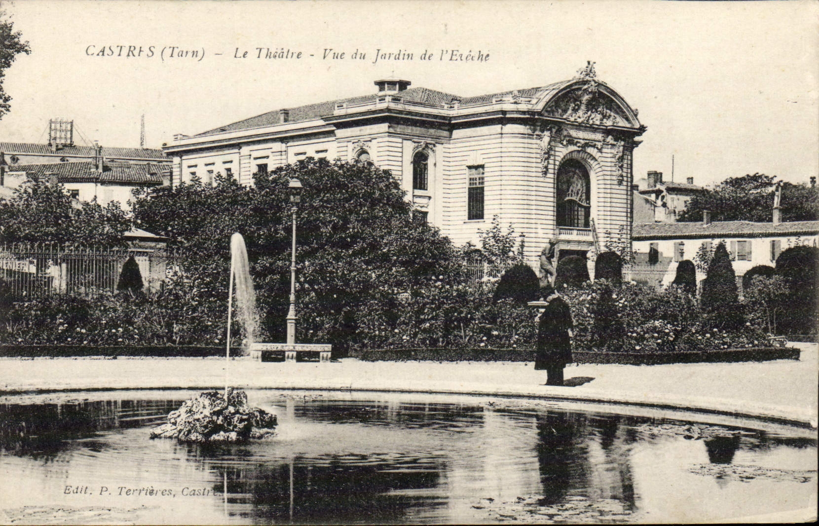 CPA Castres Le Theatre Vue du jardin de l'eveche 