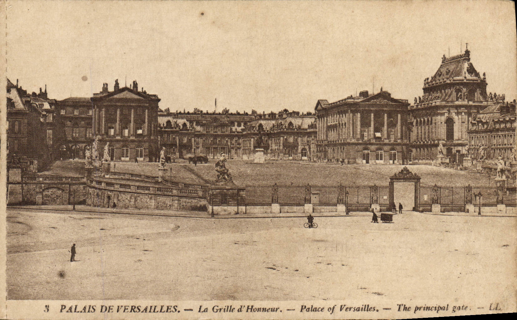 VINTAGE POSTCARD Versailles Palate the grid of honor