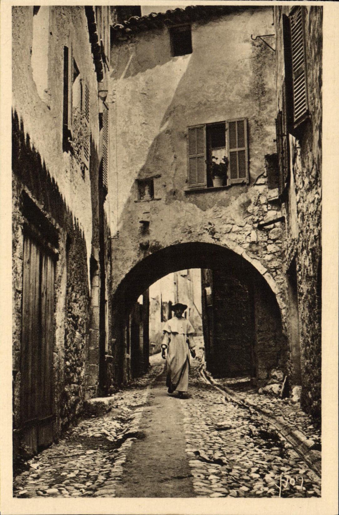 CPA Saint Paul Femme Vieux portique (animee)