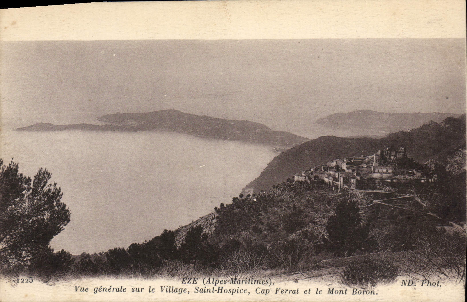 La opinión de Eze de la POSTAL de la VENDIMIA sobre el cabo santo Ferrat del hogar de vieja gente de la aldea y el boro montan