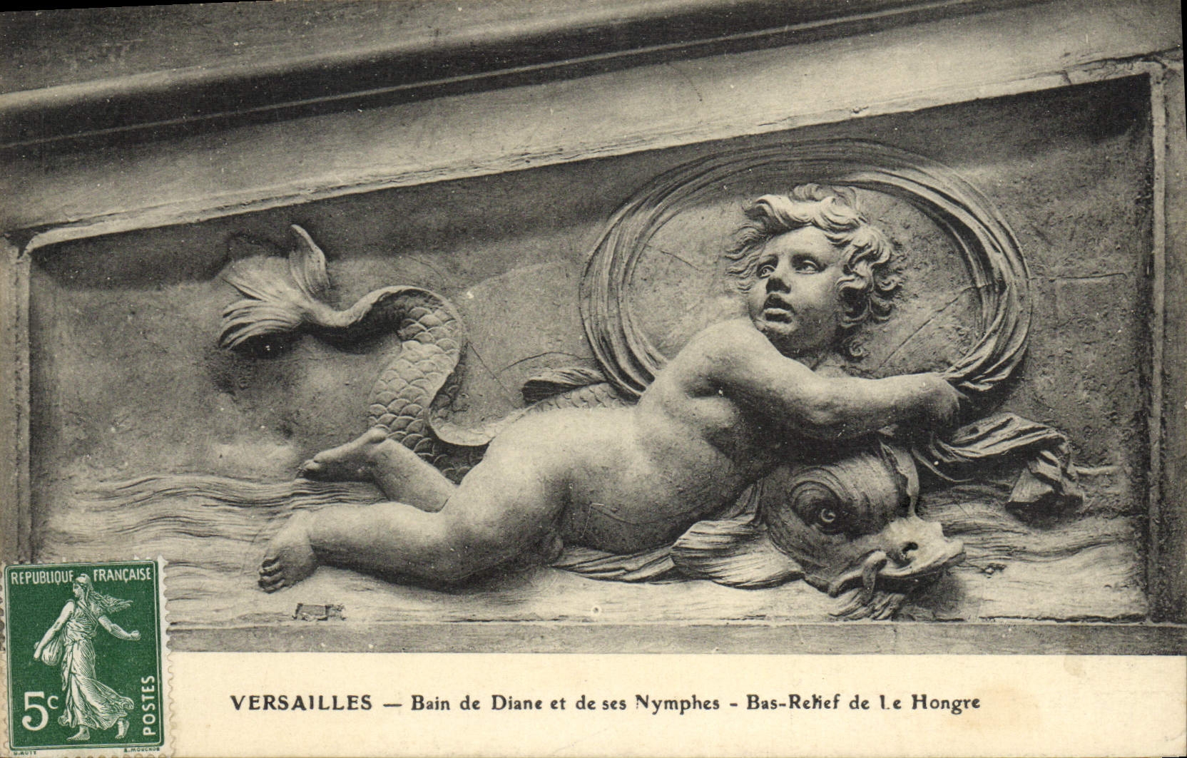 CPA Versailles Bain de Diane et de Ses nymphes Bas relief de Le Hongre