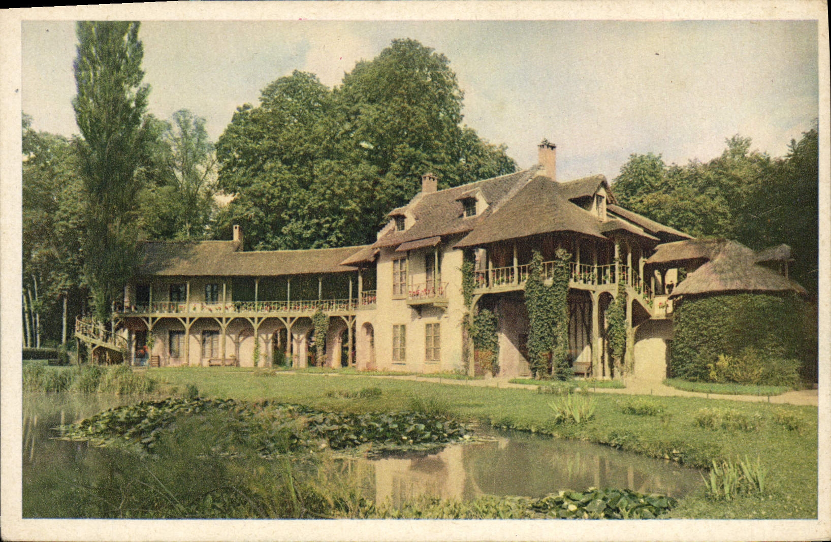 CPA Versailles Hameau du petit Trianon La maison de la Reine