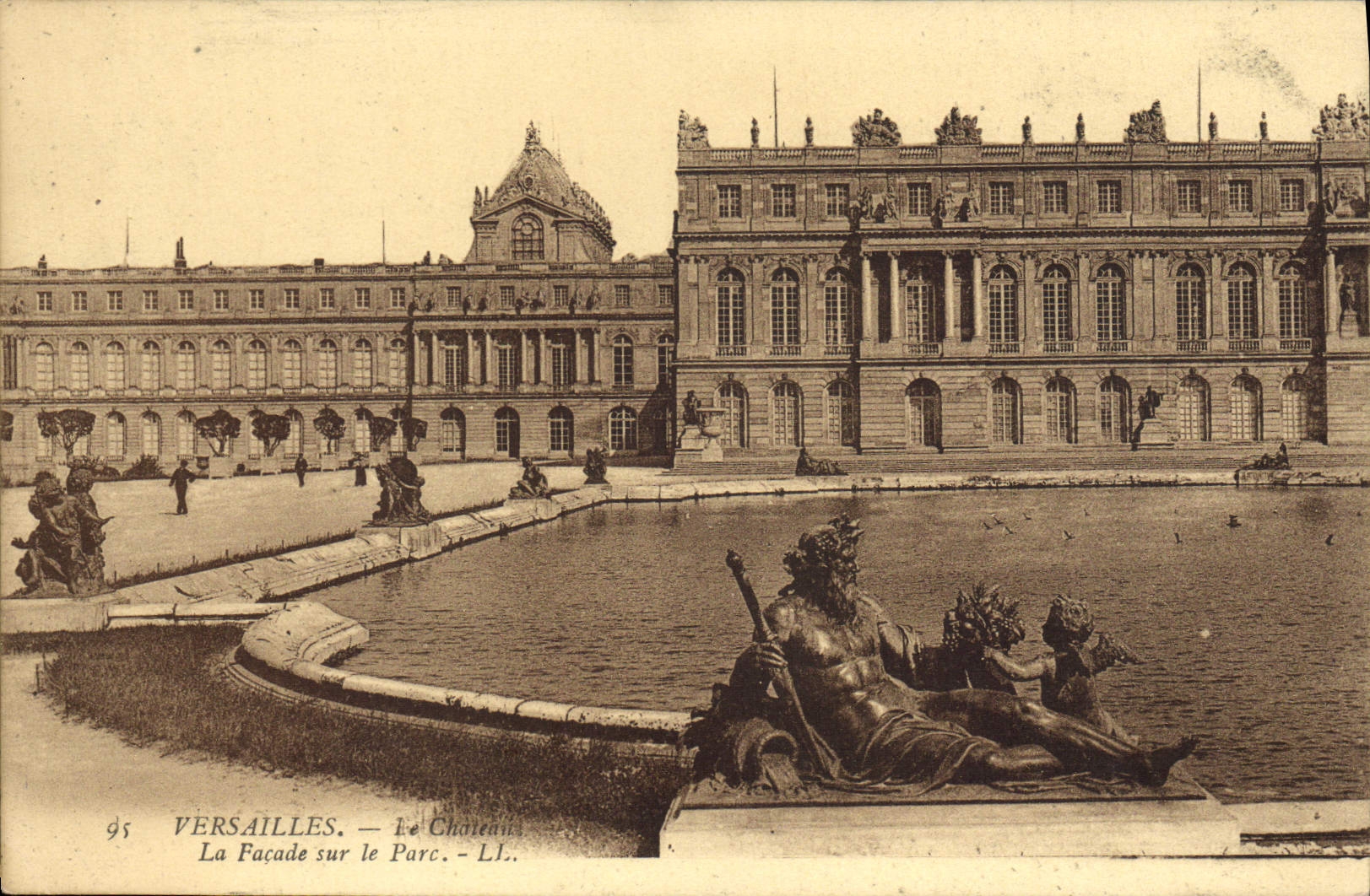 CPA Versailles La Facade Sur le Parc