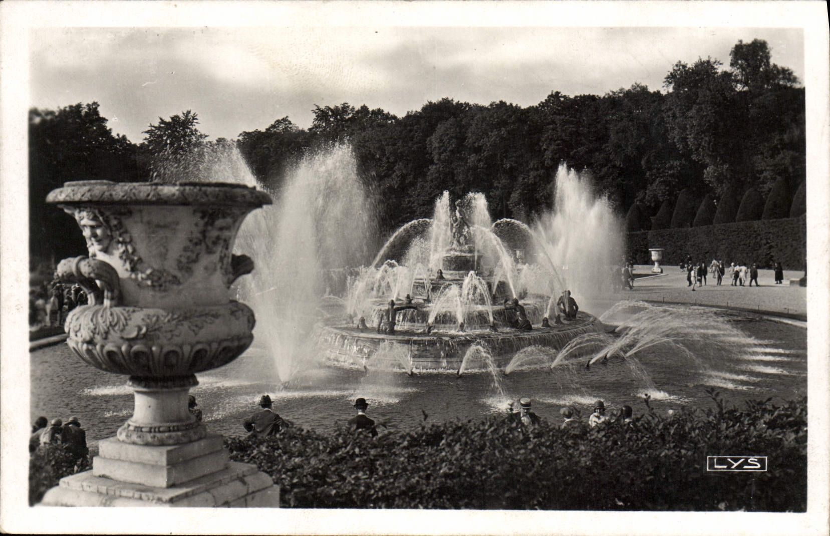 VINTAGE POSTCARD Versailles the basin of Latone Large water