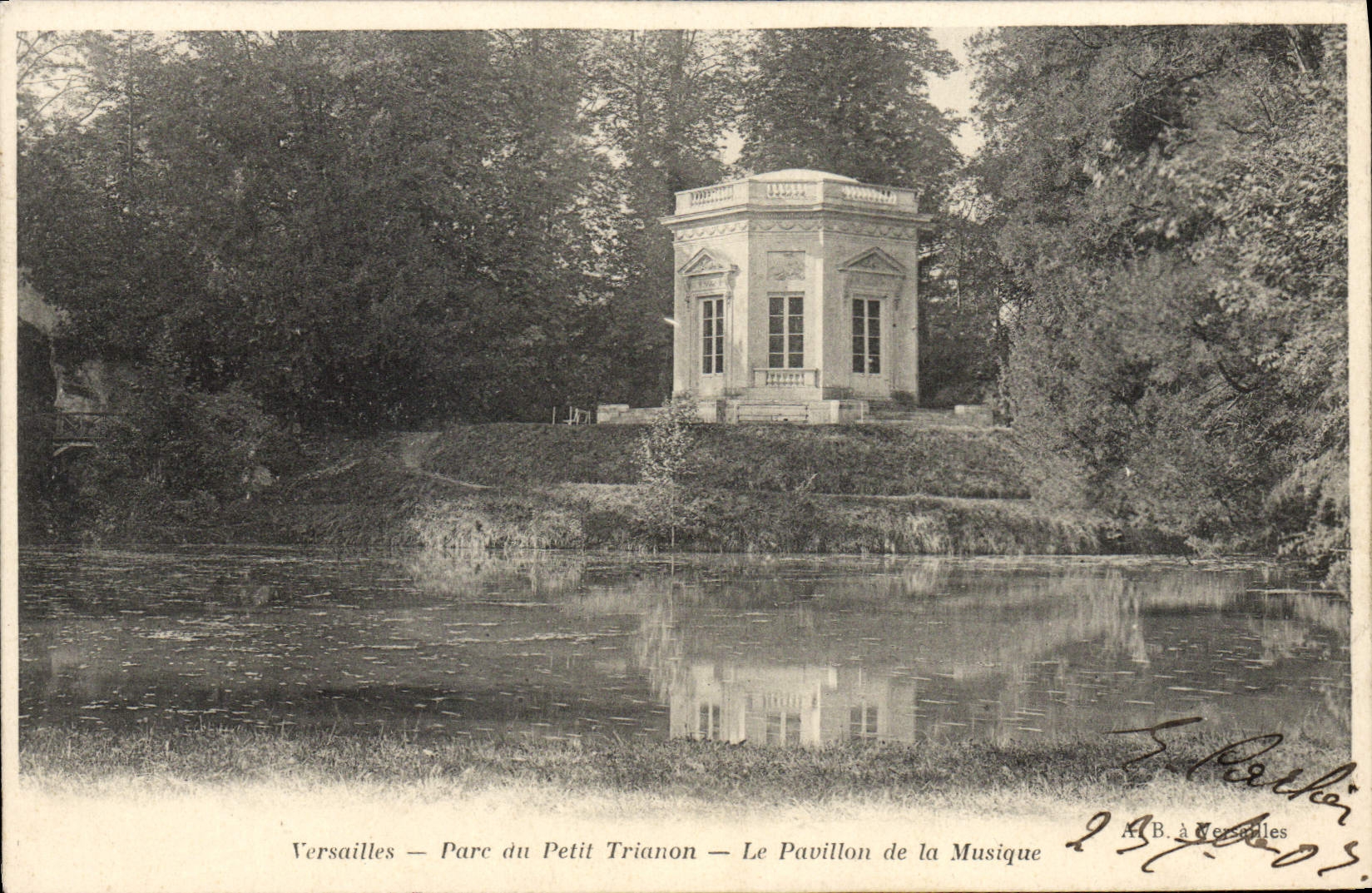 CPA Versailles Parc du Grand Trianon Le pavillon de la musique