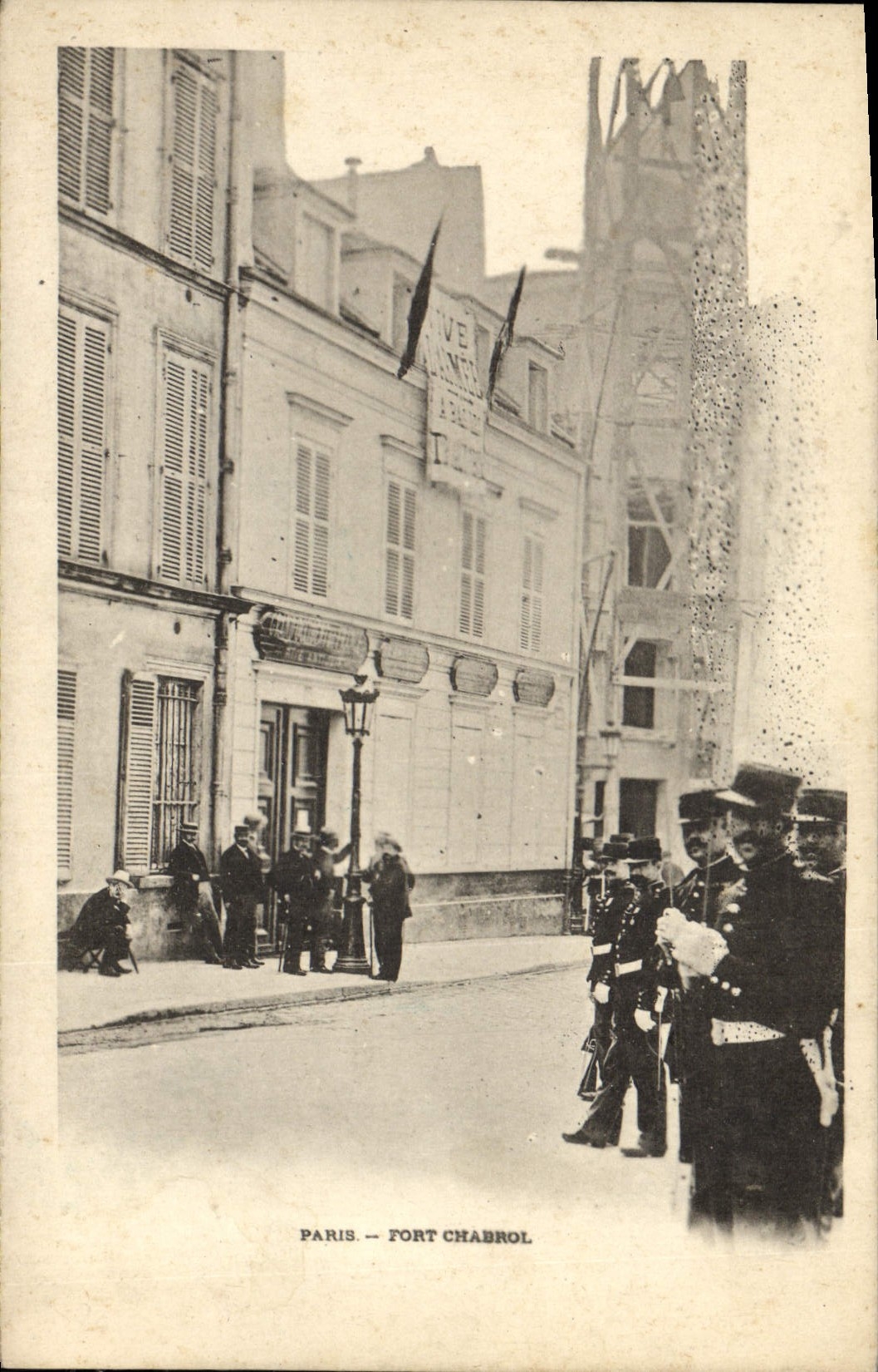 La POSTAL Douanes París Fort Chabrol Policier de la VENDIMIA organiza