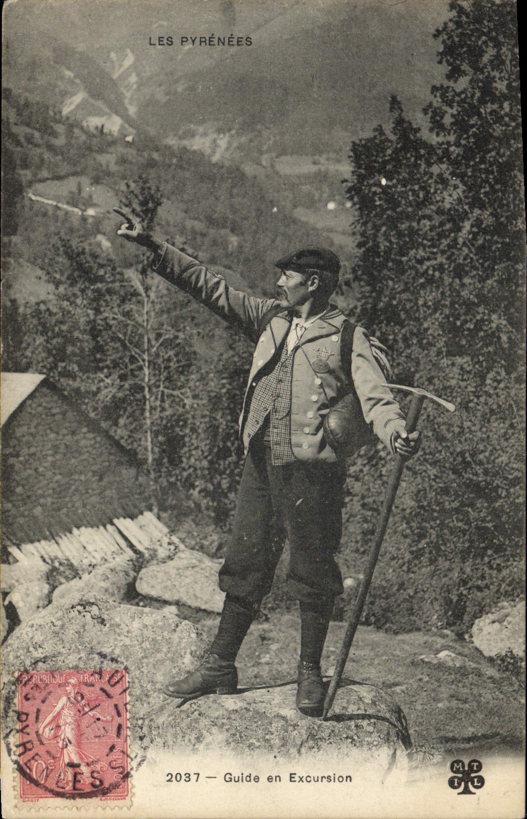 VINTAGE POSTCARD Alpinisme the Pyrenees Guides in excursion