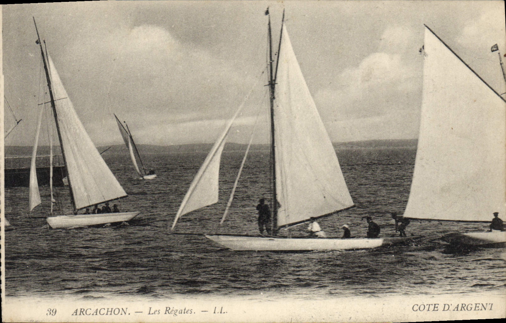 CPA Bateau Voilier Arcachon Les regates